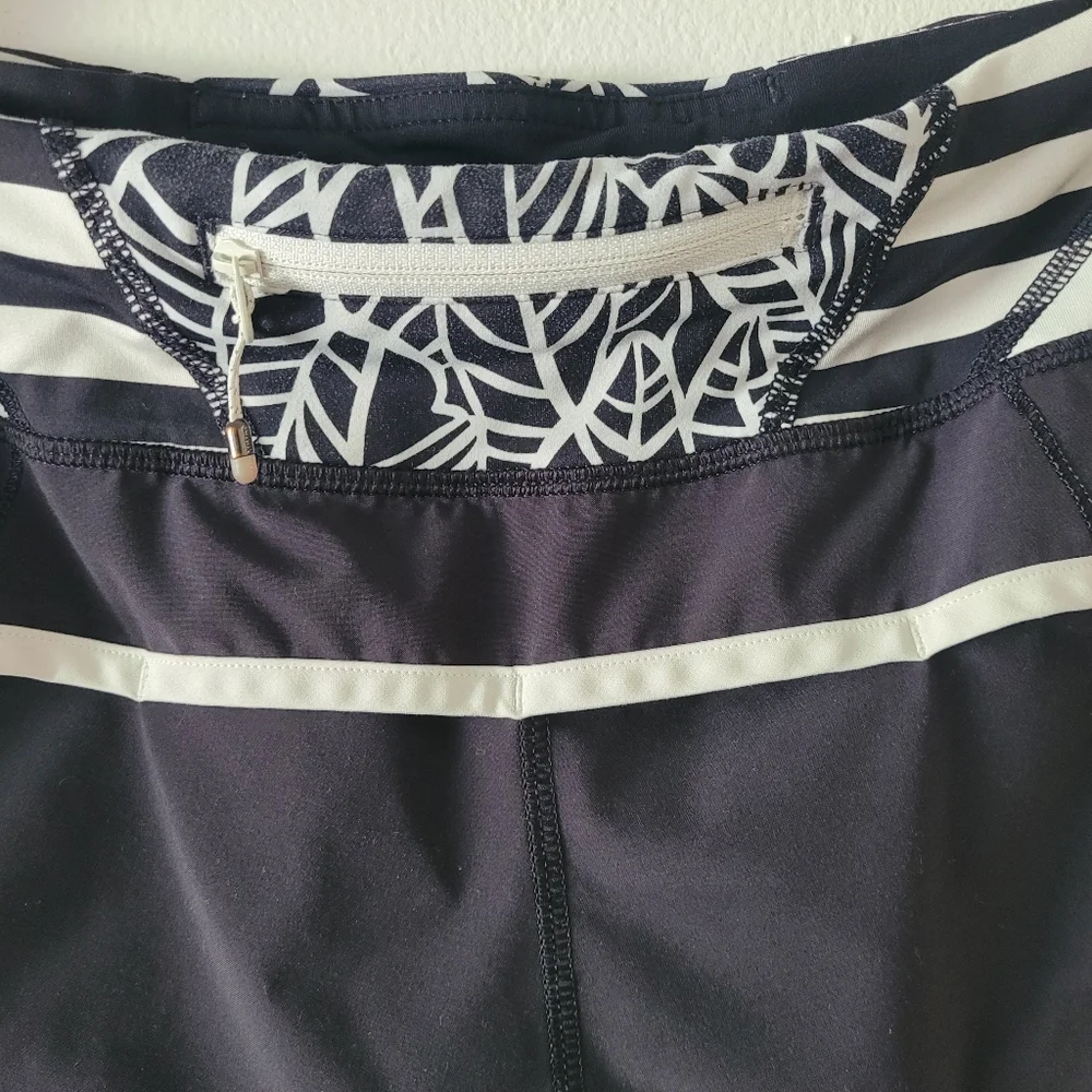 Lululemon Rare Run‎ Speed Short *4-way Stretch Lined Size 8 Black / Angel Wing